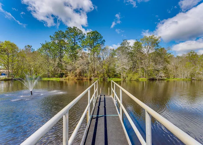 Fire Pit & On-site Fishing! Family Holiday home Pensacola