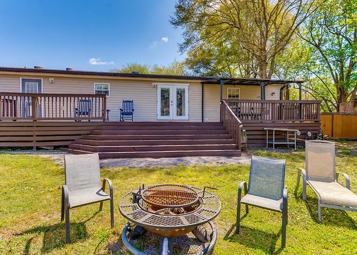 Holiday home Fire Pit & On-site Fishing! Family Pensacola